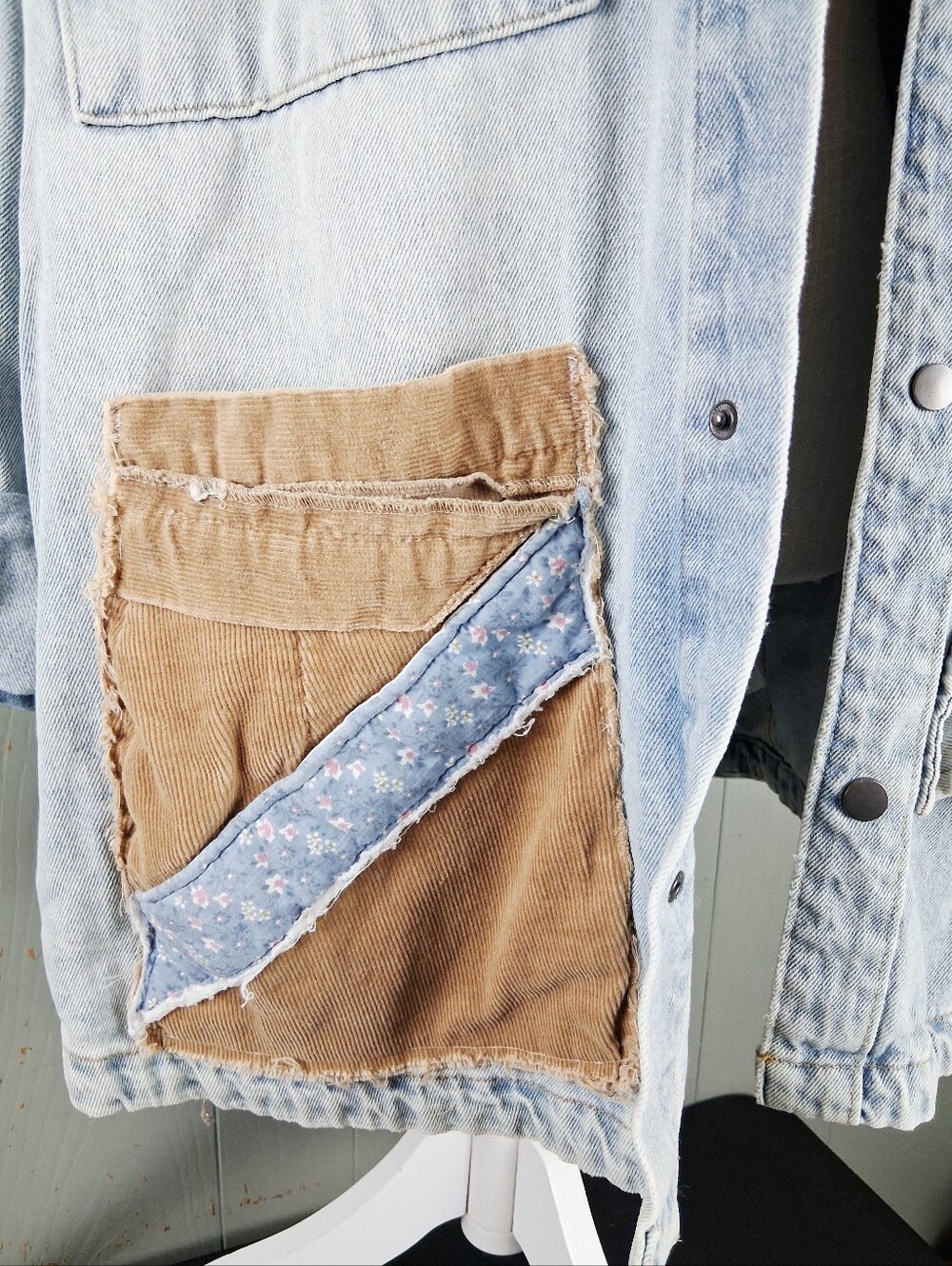 Upcycled Denim Jacket Chore Coat OOAK Large Quilt Applique Cottage Farmhouse - Picture 6 of 15